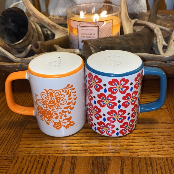 Pioneer woman salt and pepper shakers - Picture 3 of 4